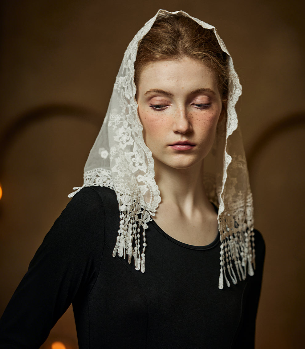 Voile d'Église Ivoire avec Broderie Florale et Longs Franges