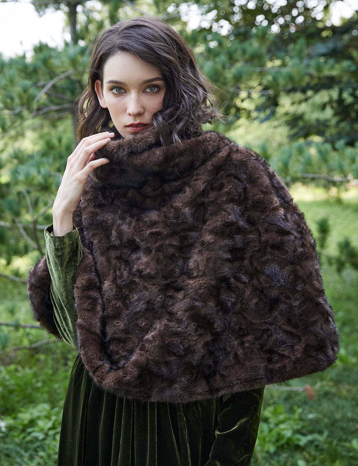 Capa Aconchegante de Pêlo Sintético de Vison – Camisola de Estilo Medieval