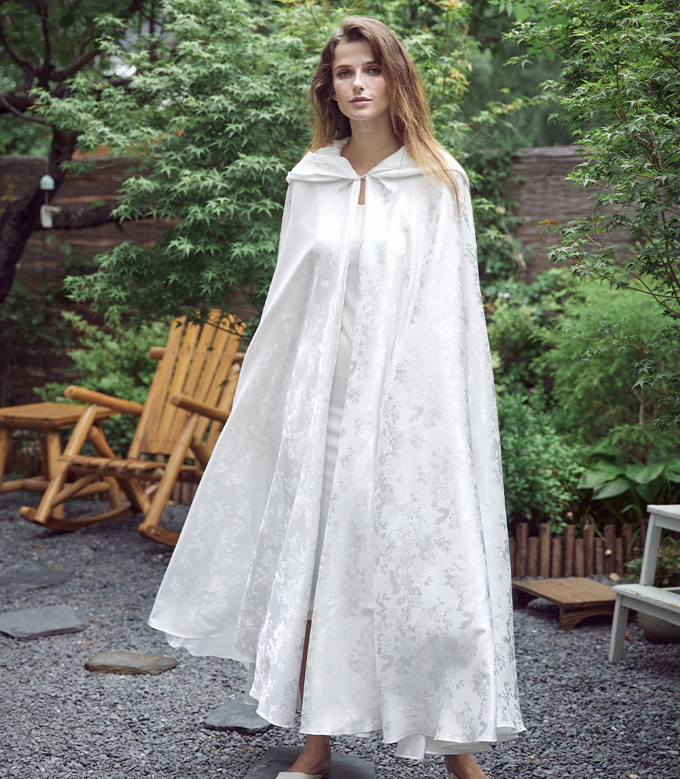 عباءة أنثيا