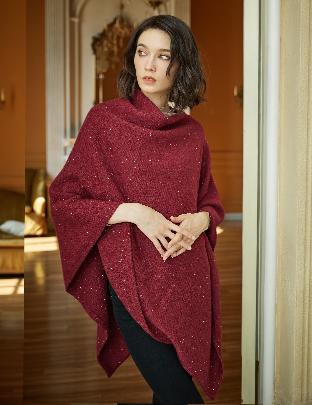 Poncho de punto acogedor con cuello de pelo