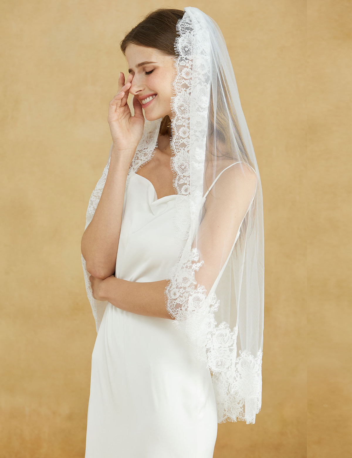 Bridal veil with lace edge on comb Cathedral Wedding Veil With Lace Appliqued Edge Long Tulle  main image 3