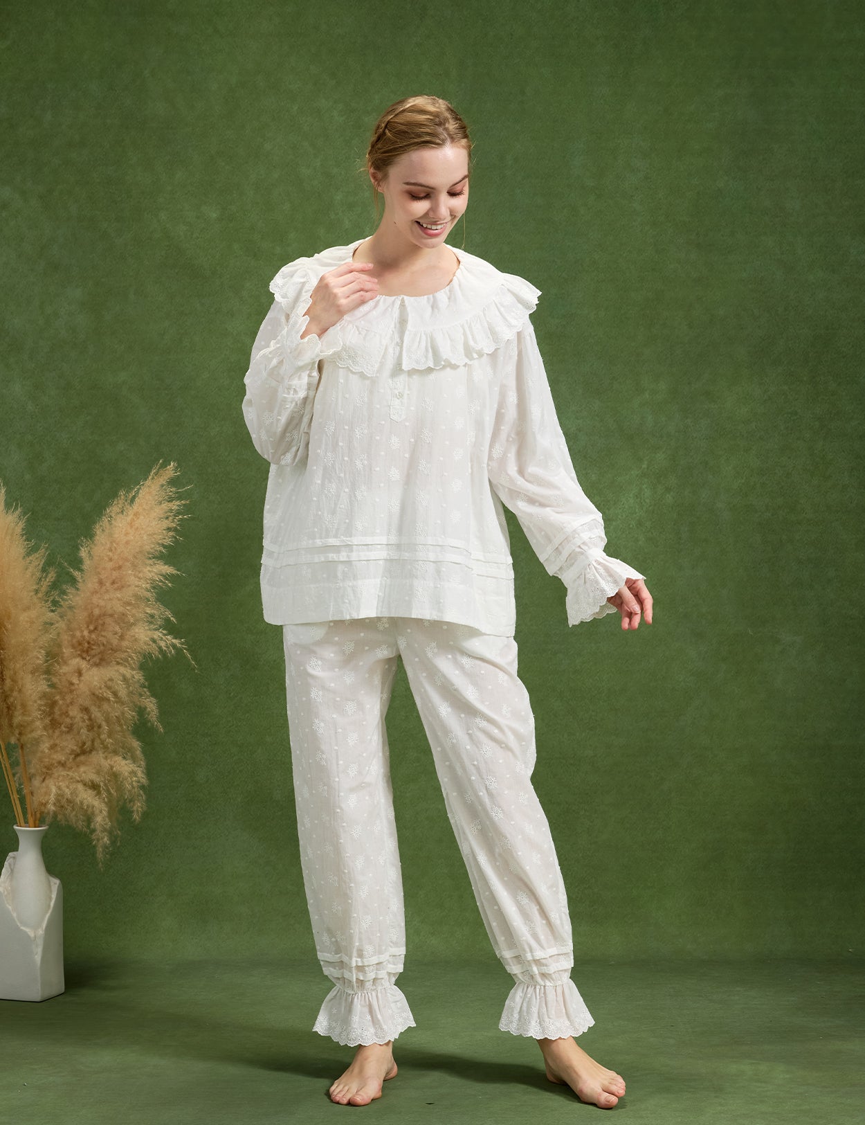 Geprägtes Baumwoll-Top mit Blumenmuster, Rüschenkragen und Volantsaum