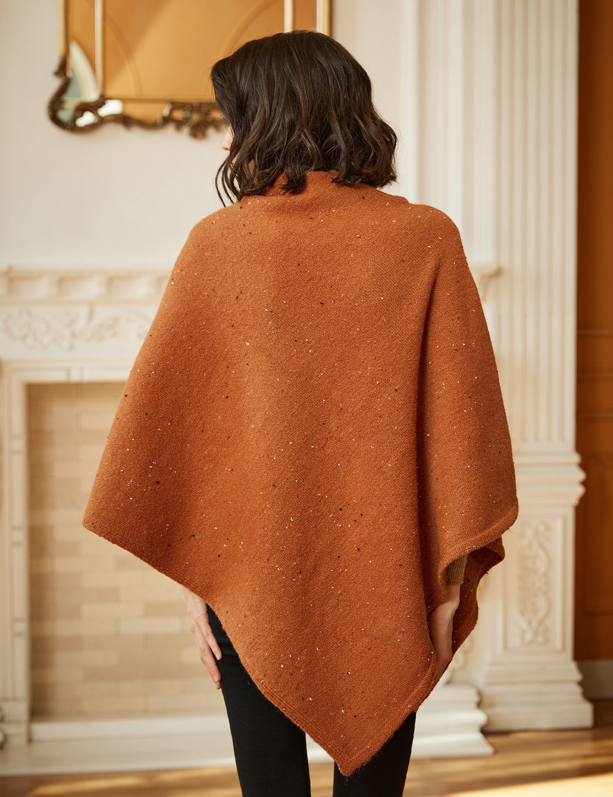 Poncho de punto acogedor con cuello de pelo