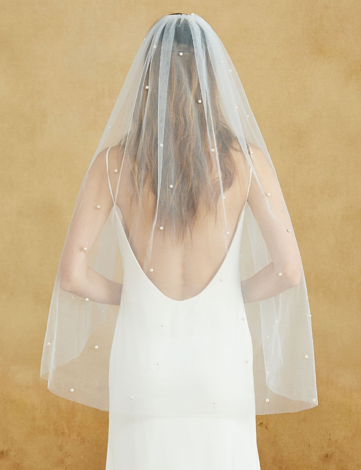 single layer pearl bridal veil with metal comb