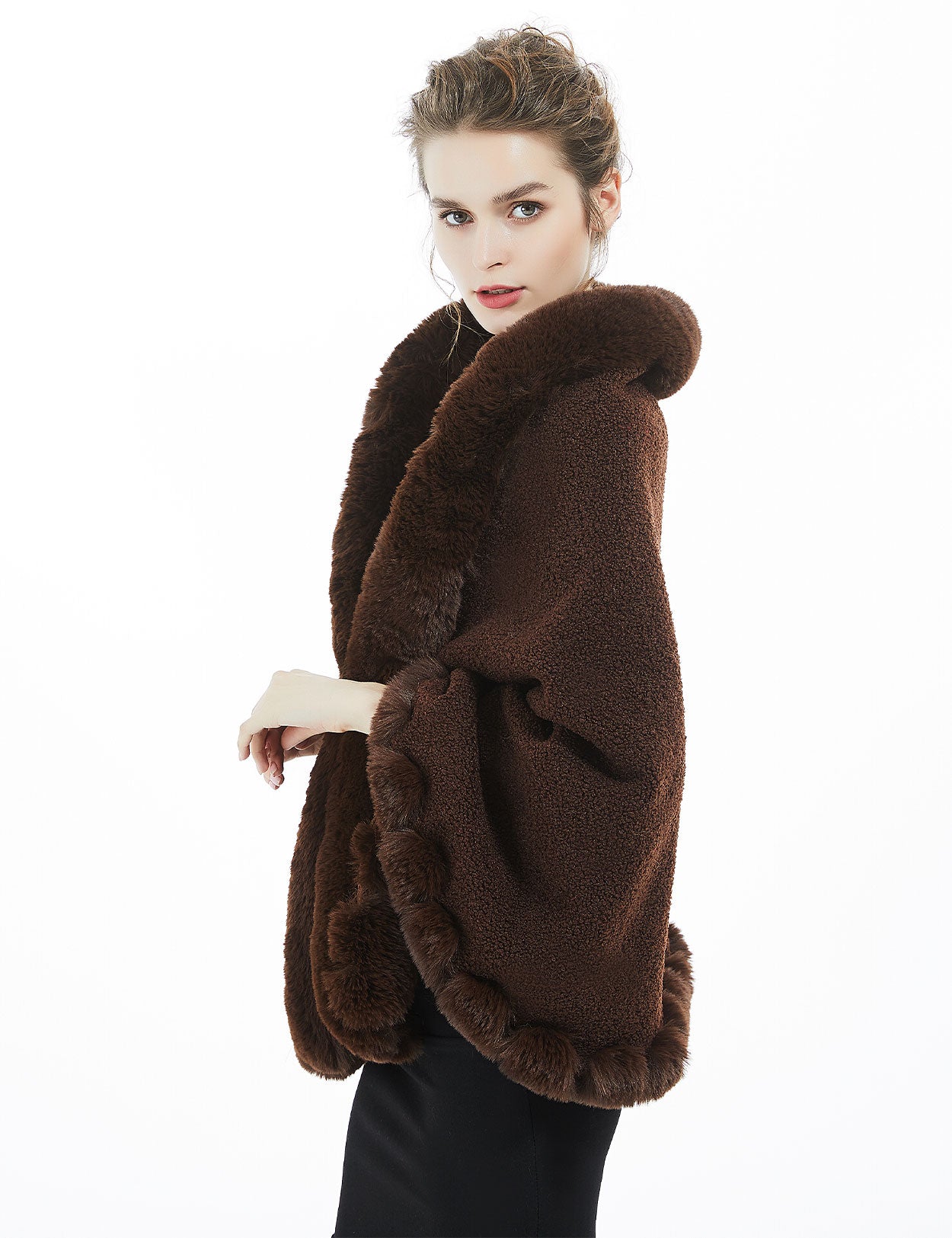 Elegant faux fur bridal shawl for winter weddings