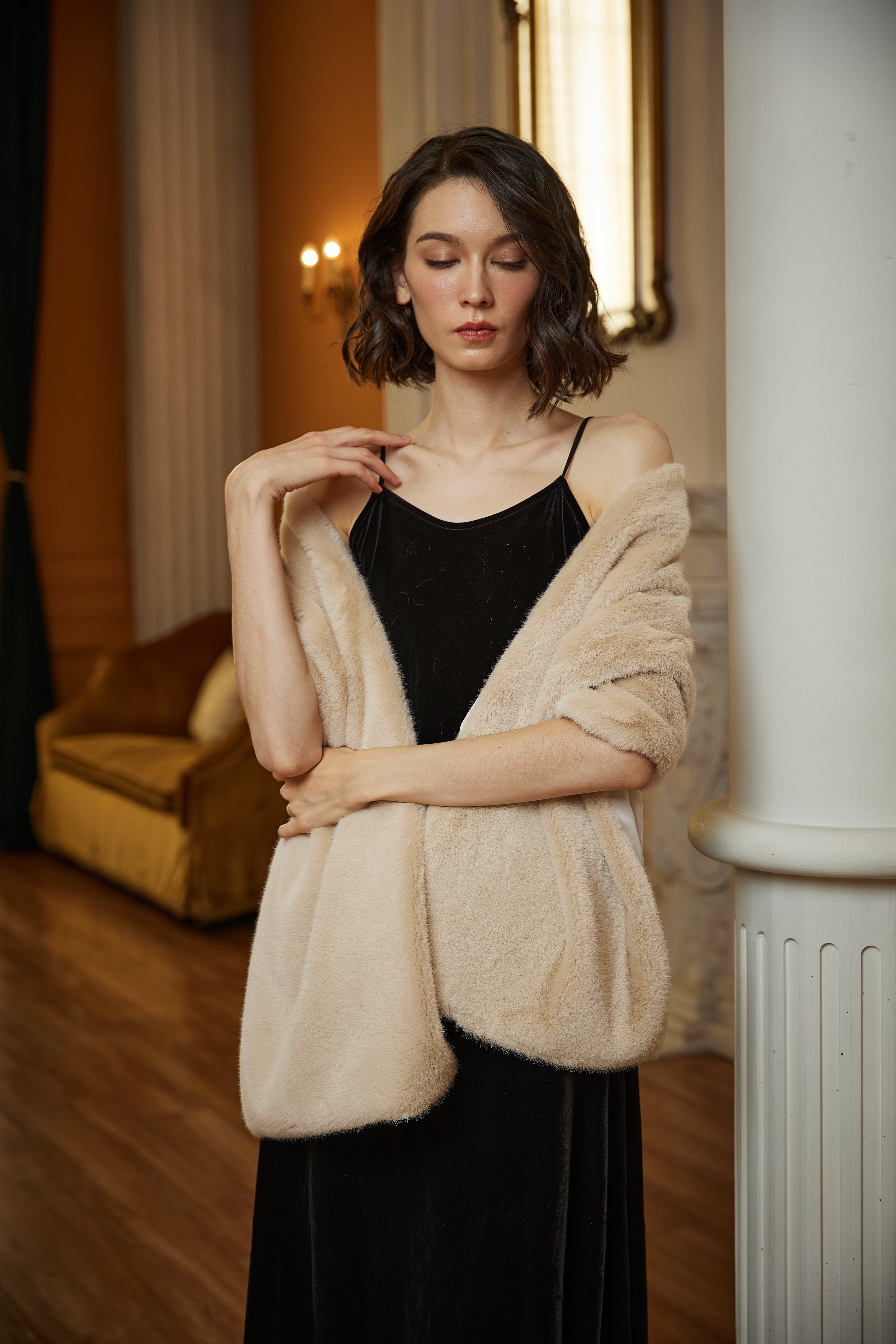 Women's faux fur wedding shawl