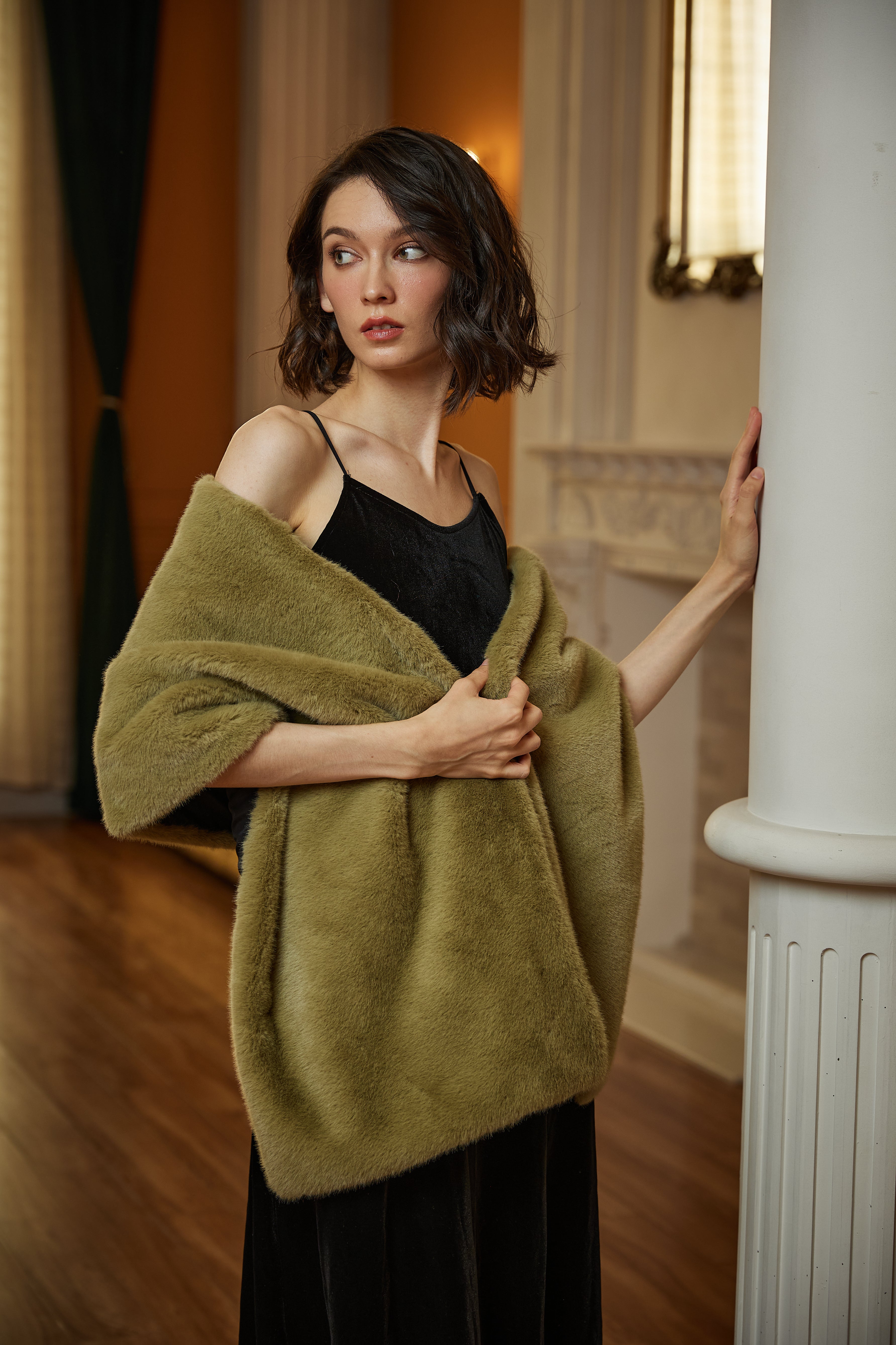 Women's faux fur wedding shawl