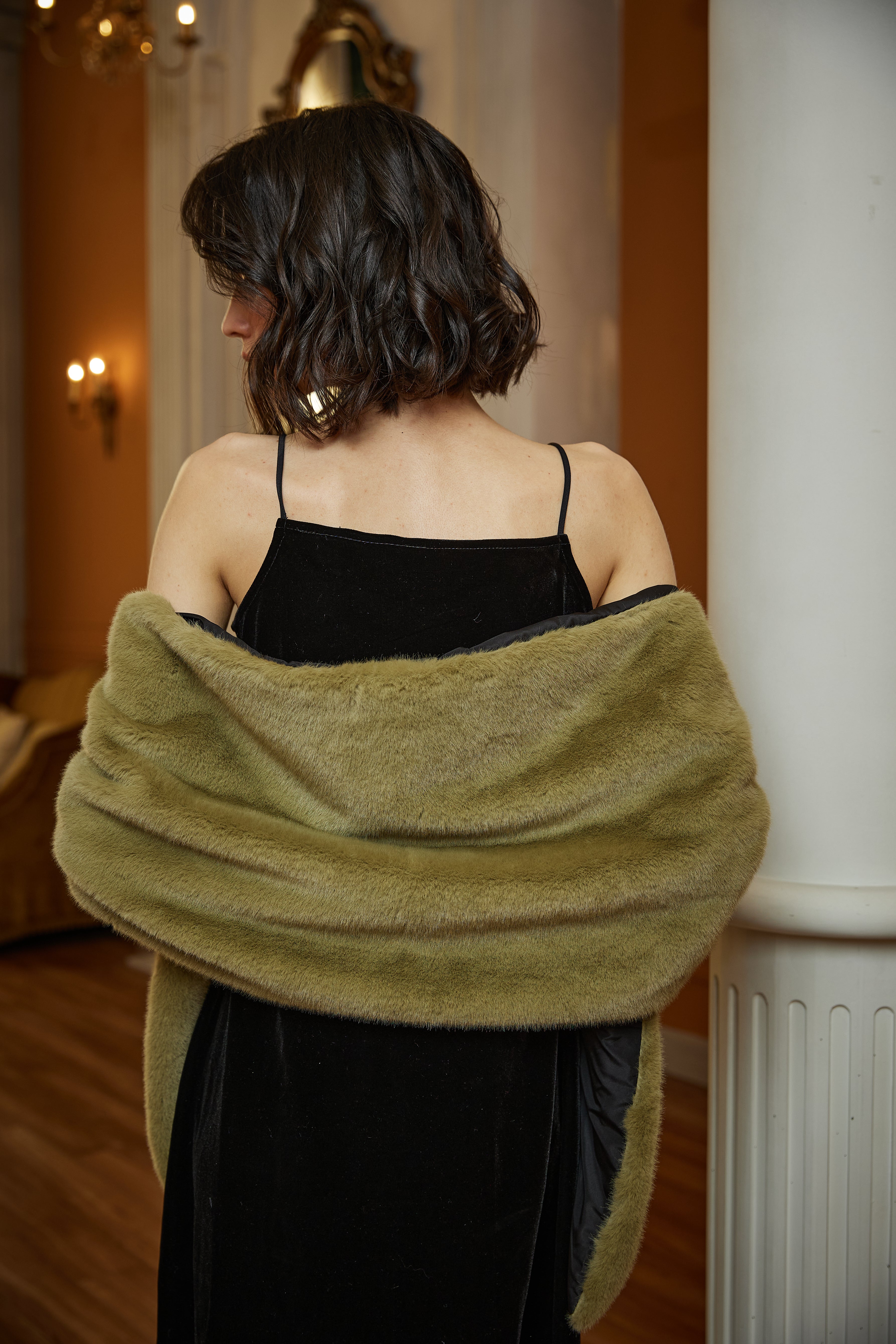 Women's faux fur wedding shawl