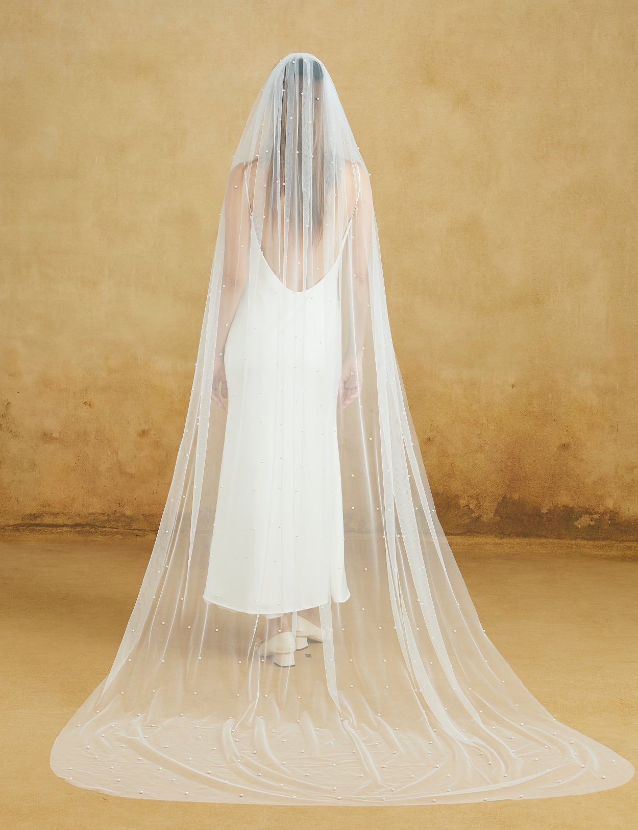 single layer pearl bridal veil with metal comb