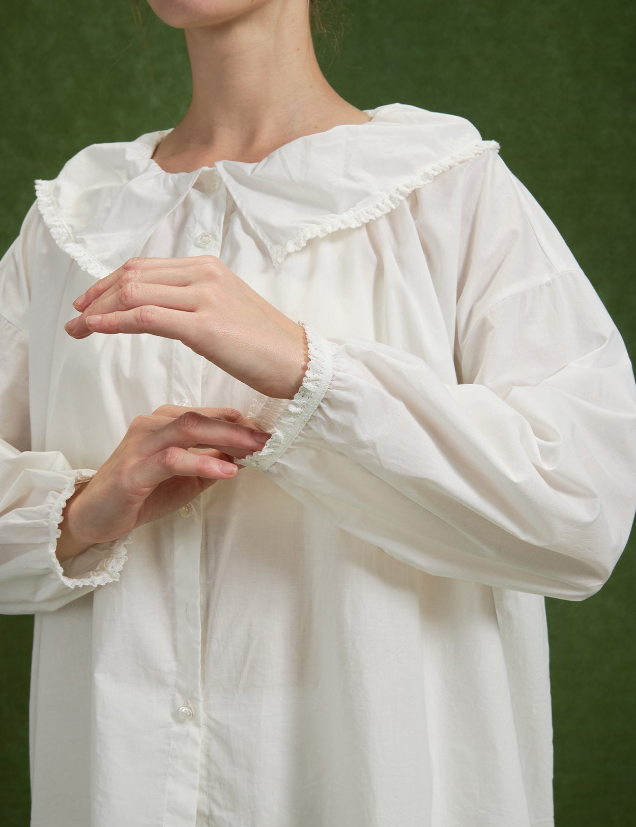 Viktorianische Vintage-Bluse für Damen mit Peter-Pan-Kragen und Puffärmeln