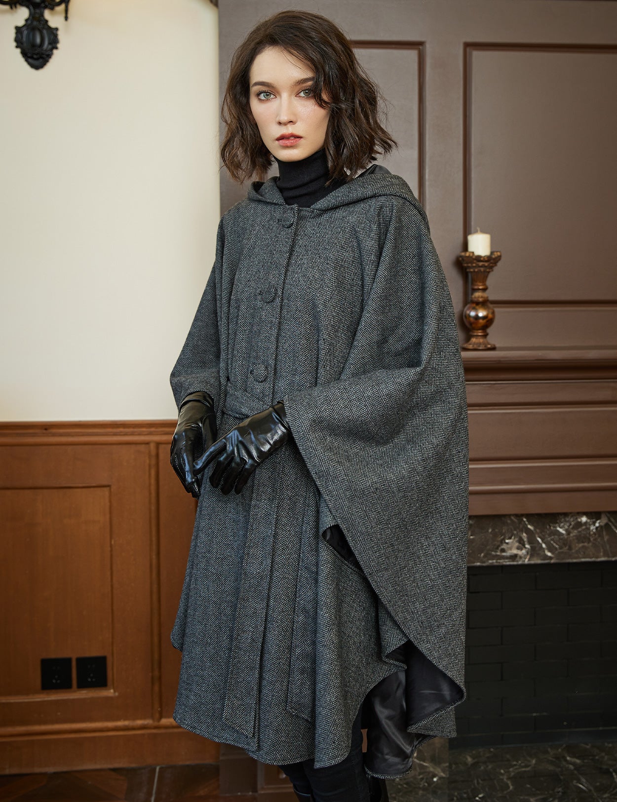 Cape à capuche en tweed pour femme avec ceinture et doublure en satin