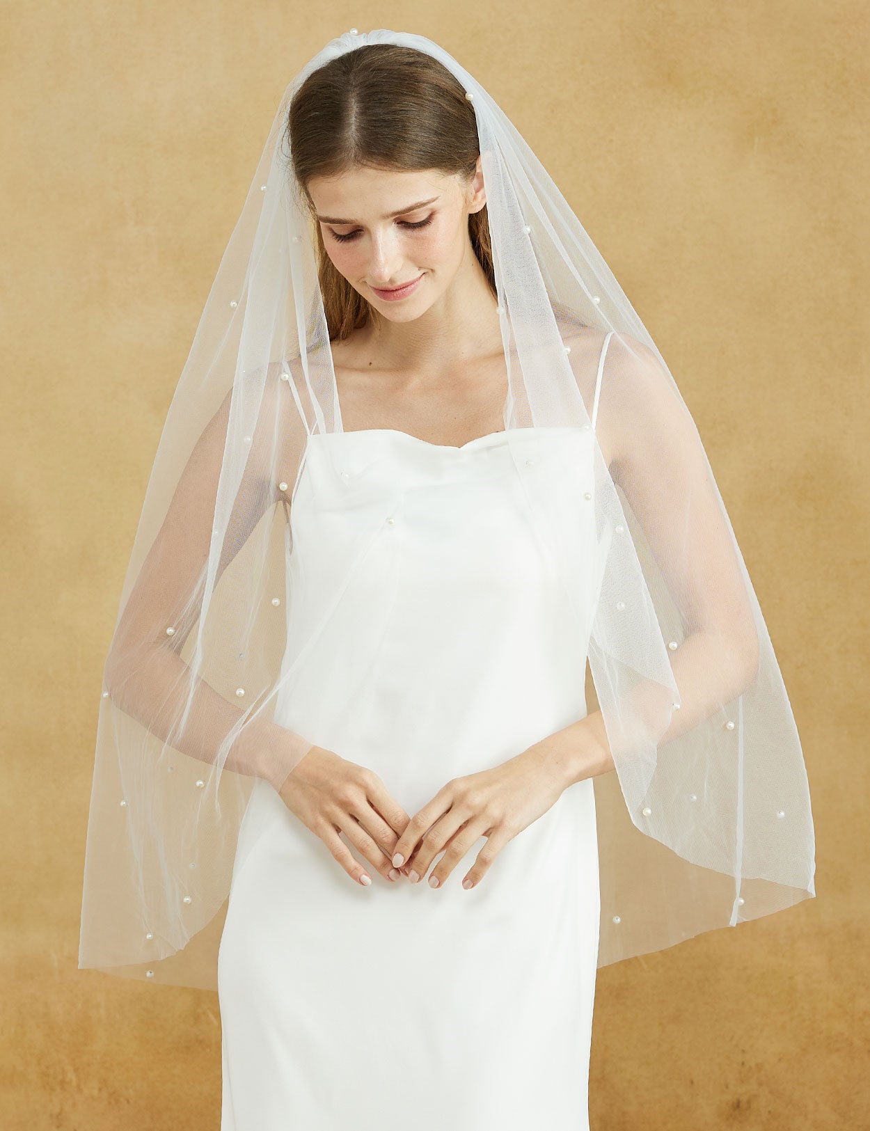 Single Layer Pearl Bridal Veil with Metal Comb - Elegant Wedding Accessory (2 Colors / 6 Lengths)