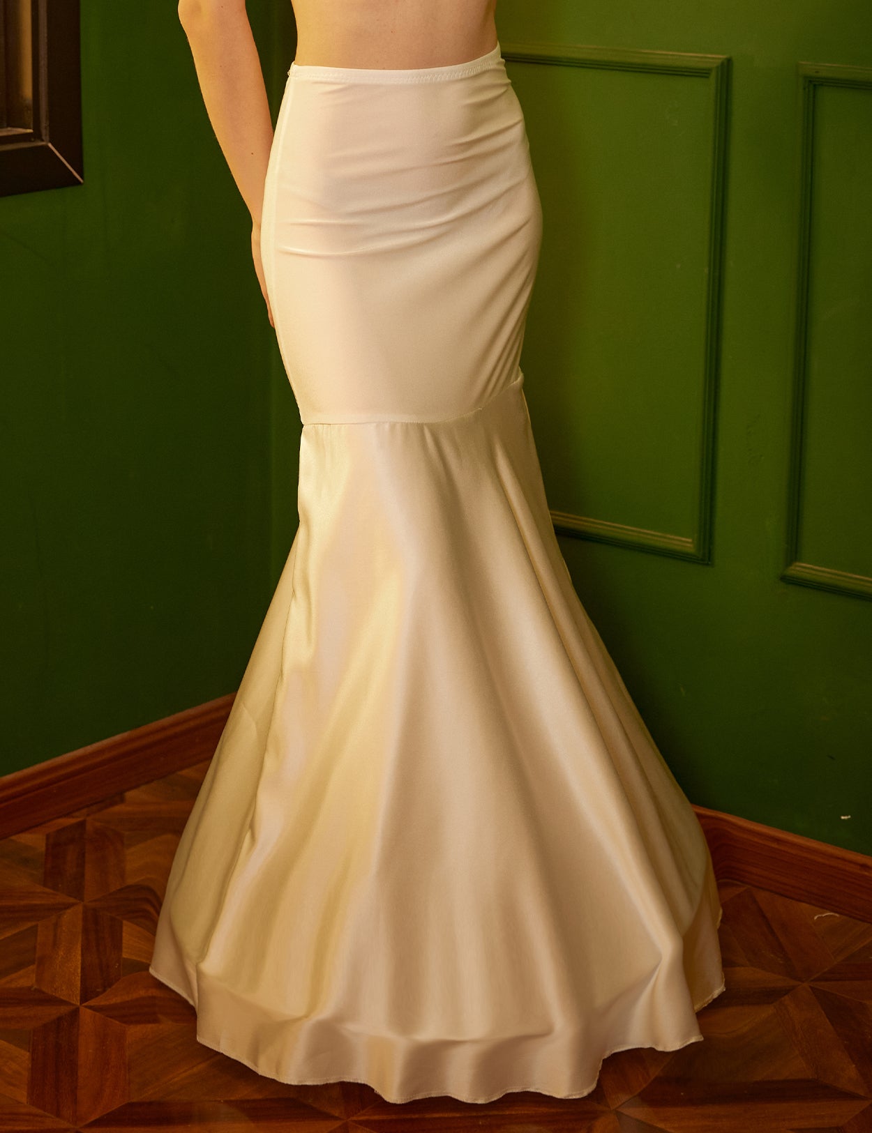 فستان زفاف حورية البحر مع تنورة واسعة