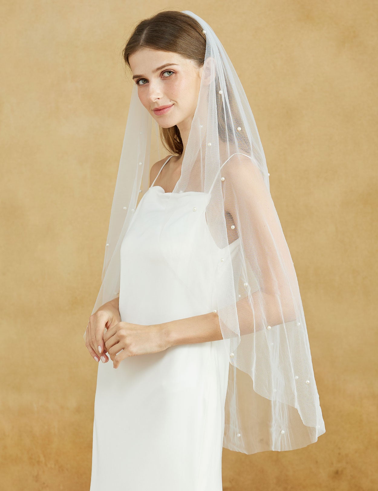 Single Layer Pearl Bridal Veil with Metal Comb - Elegant Wedding Accessory (2 Colors / 6 Lengths)