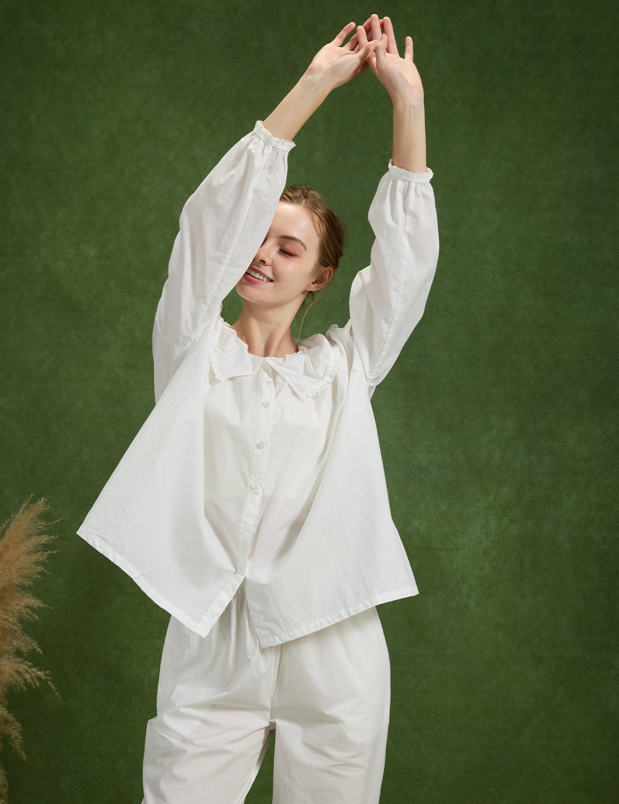 Viktorianische Vintage-Bluse für Damen mit Peter-Pan-Kragen und Puffärmeln