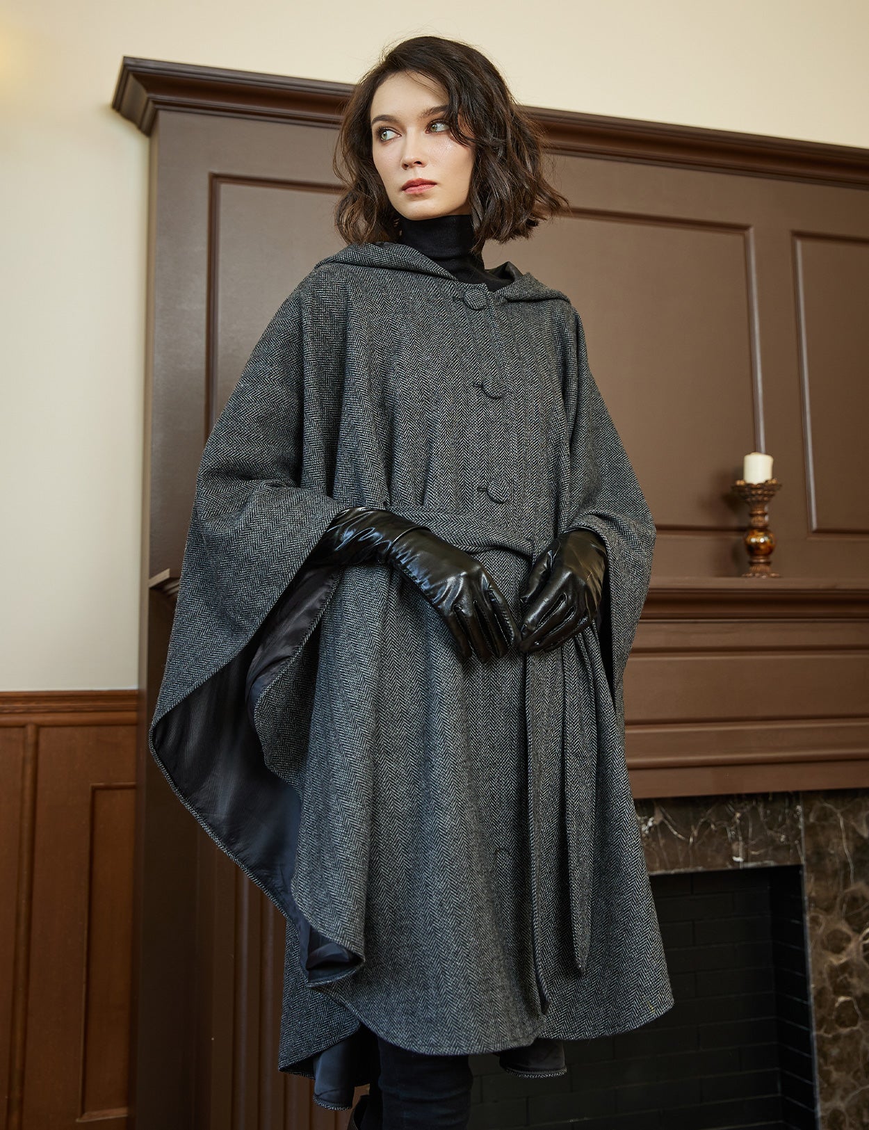 Cape à capuche en tweed pour femme avec ceinture et doublure en satin