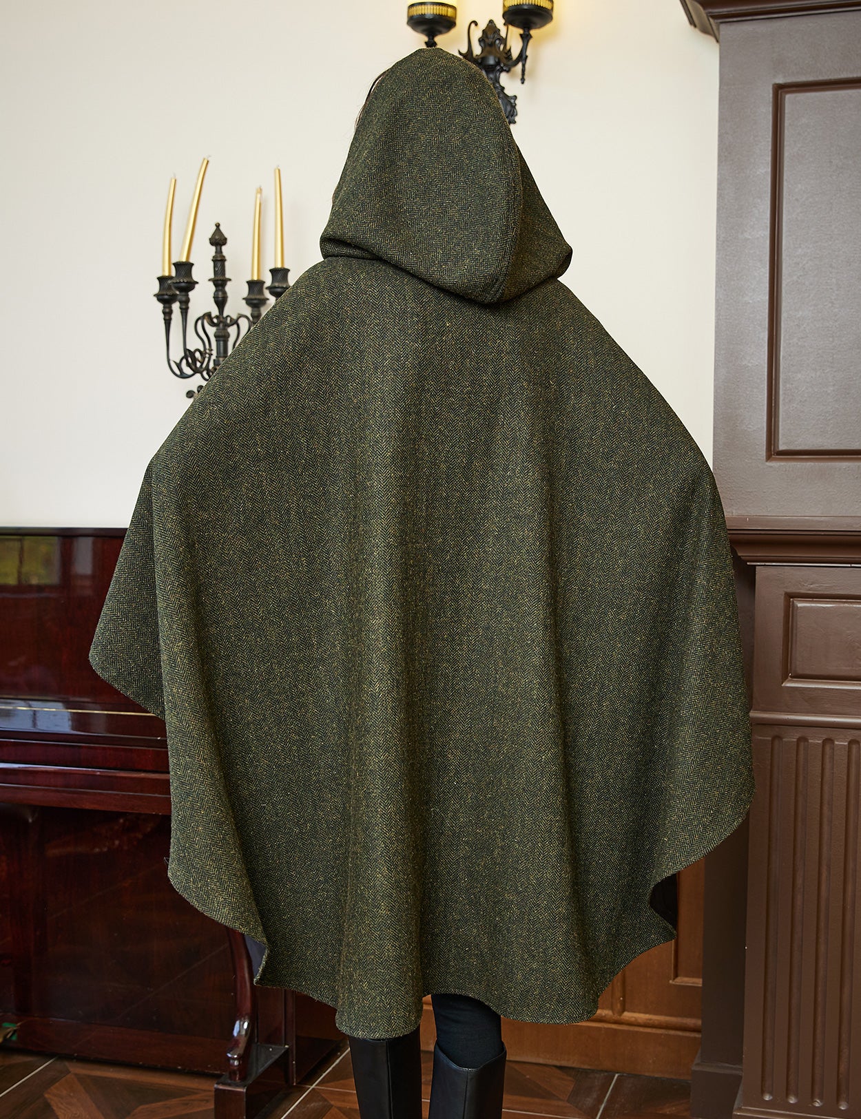 Cape à capuche en tweed pour femme avec ceinture et doublure en satin