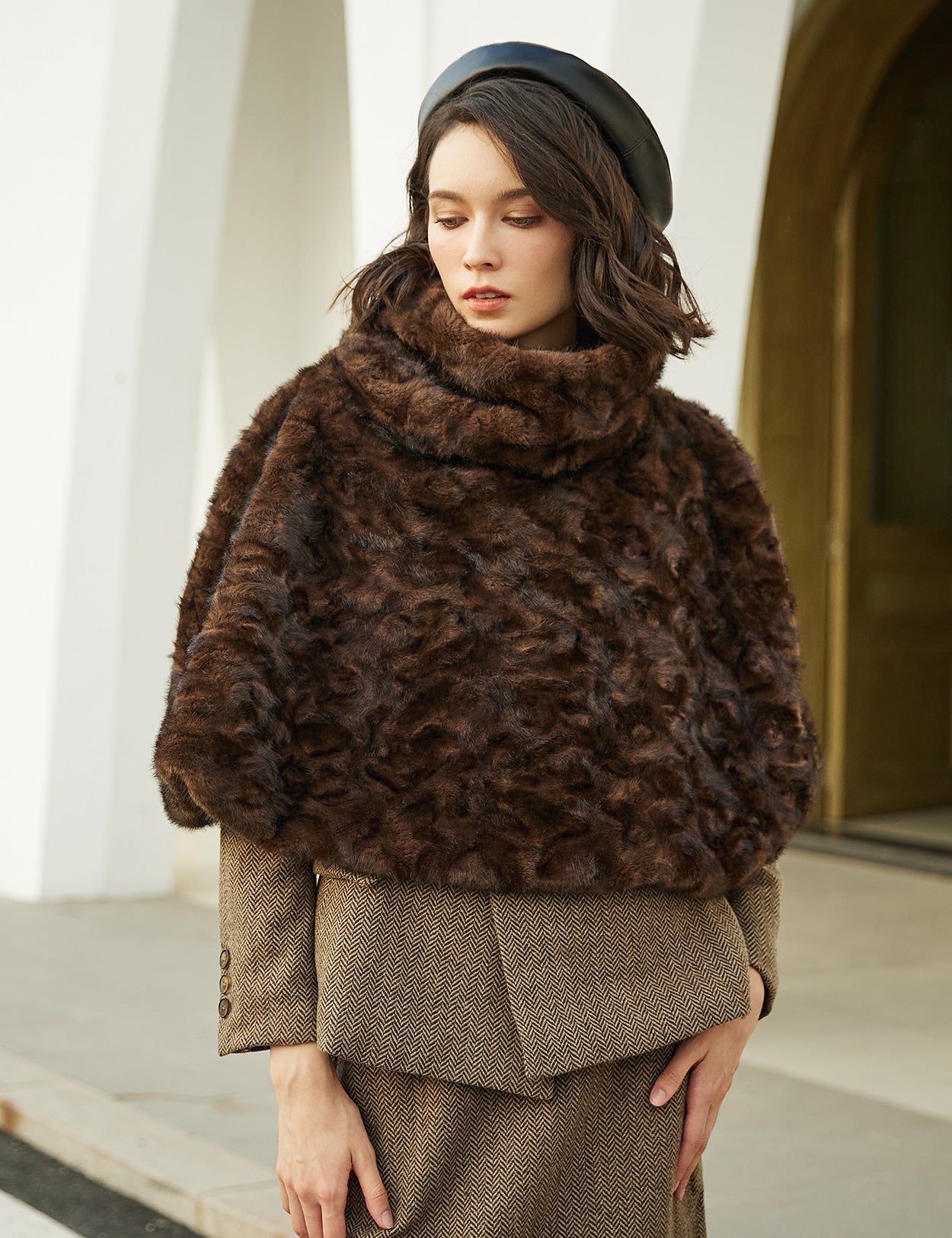 Capa Aconchegante de Pêlo Sintético de Vison – Camisola de Estilo Medieval