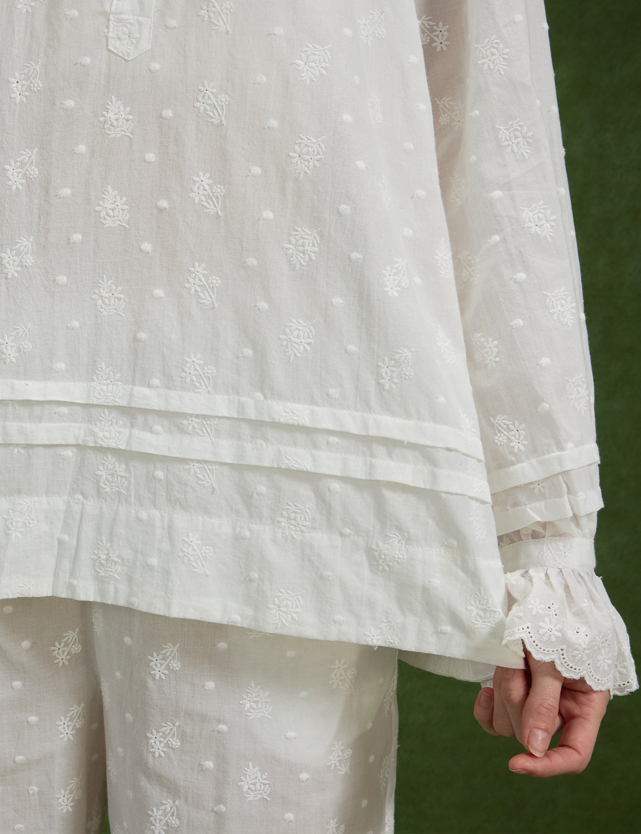 Geprägtes Baumwoll-Top mit Blumenmuster, Rüschenkragen und Volantsaum