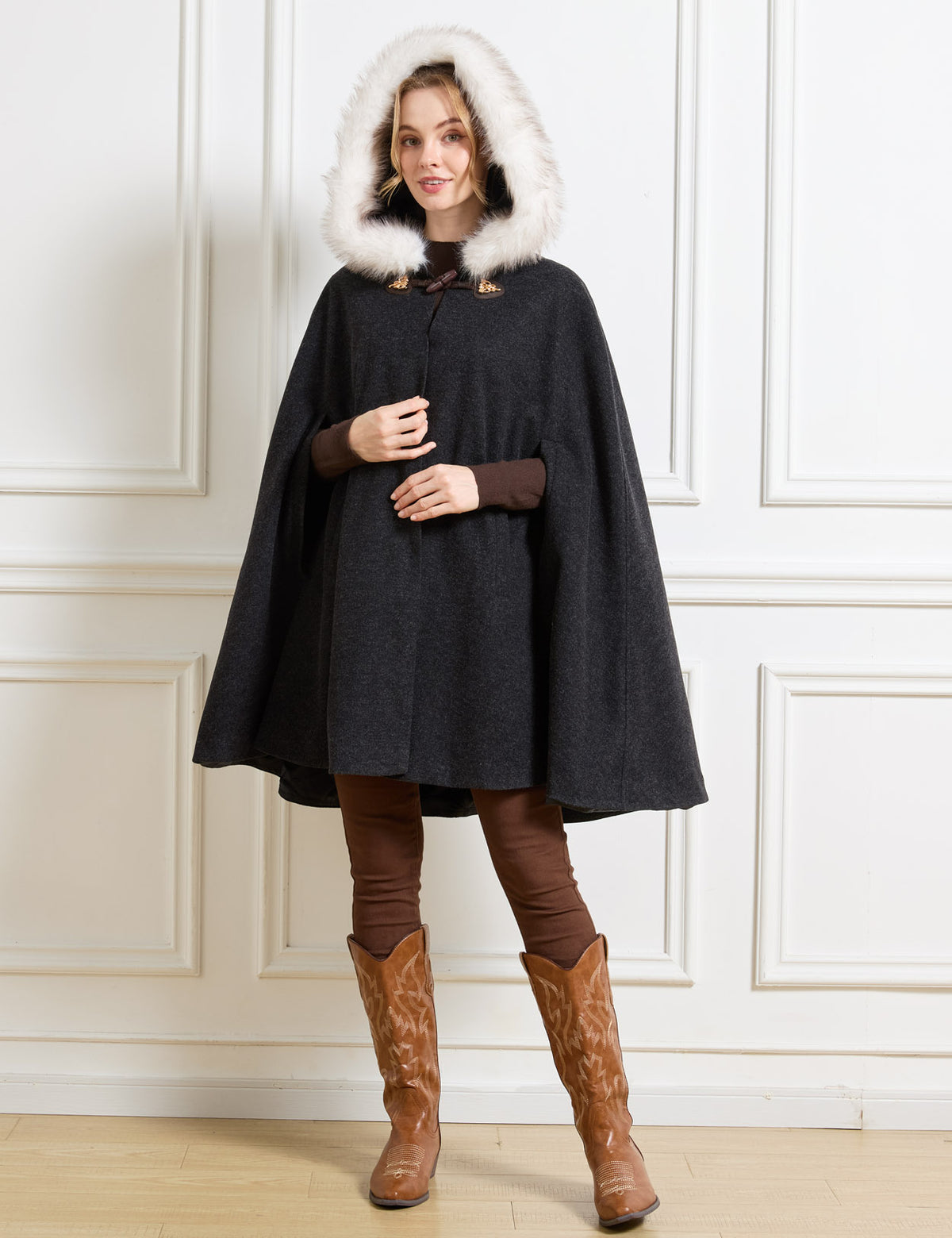 Beautelicate black wool cloak, highlighting a wind-protective wrapped structure and a cozy faux fur hood, immersing you in a comfortable and romantic fairytale aesthetic against the winter chill.
