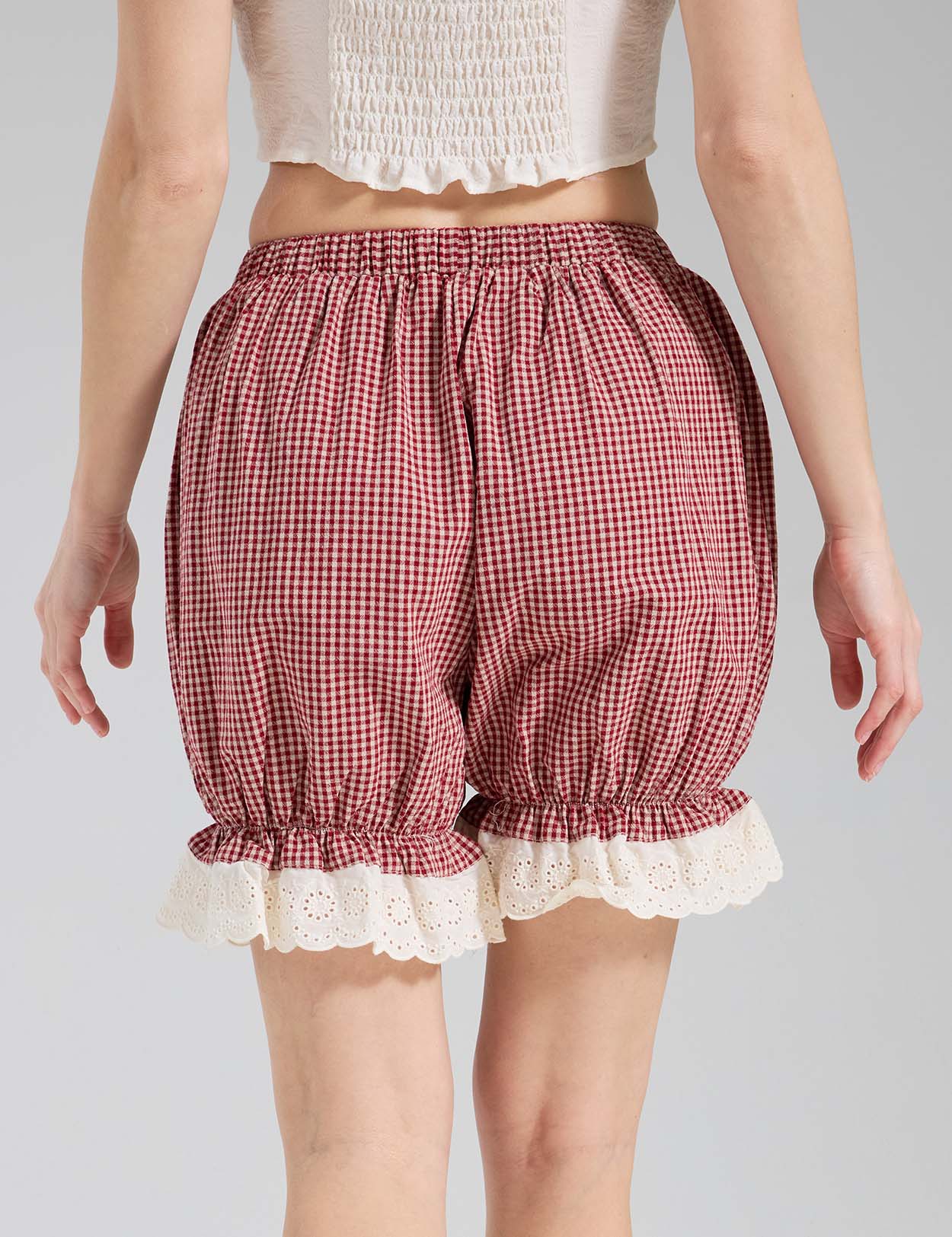 Back view of Beautelicate Vintage Red Gingham 100% cotton pumpkin bloomers with scalloped eyelet lace trim