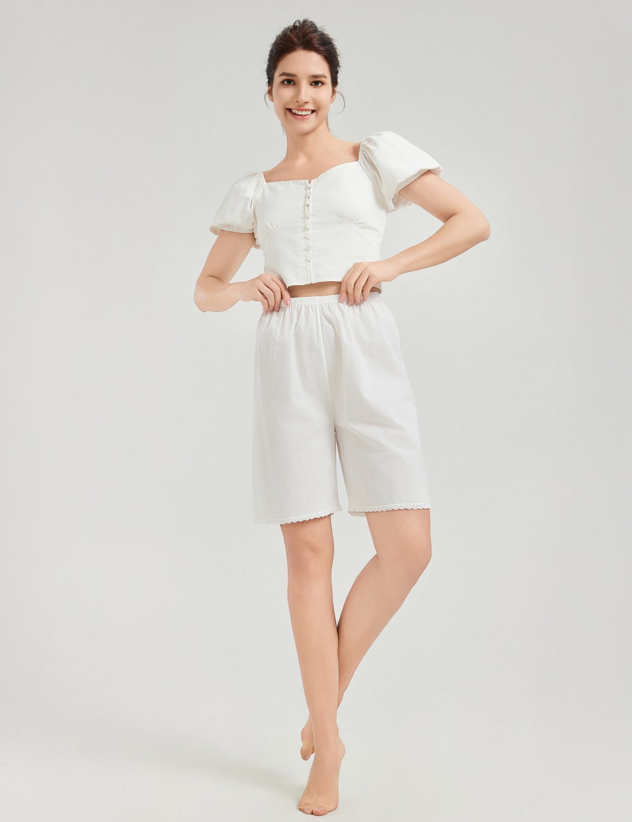 Women's cotton pettipants with delicate lace trim, loose comfortable fit