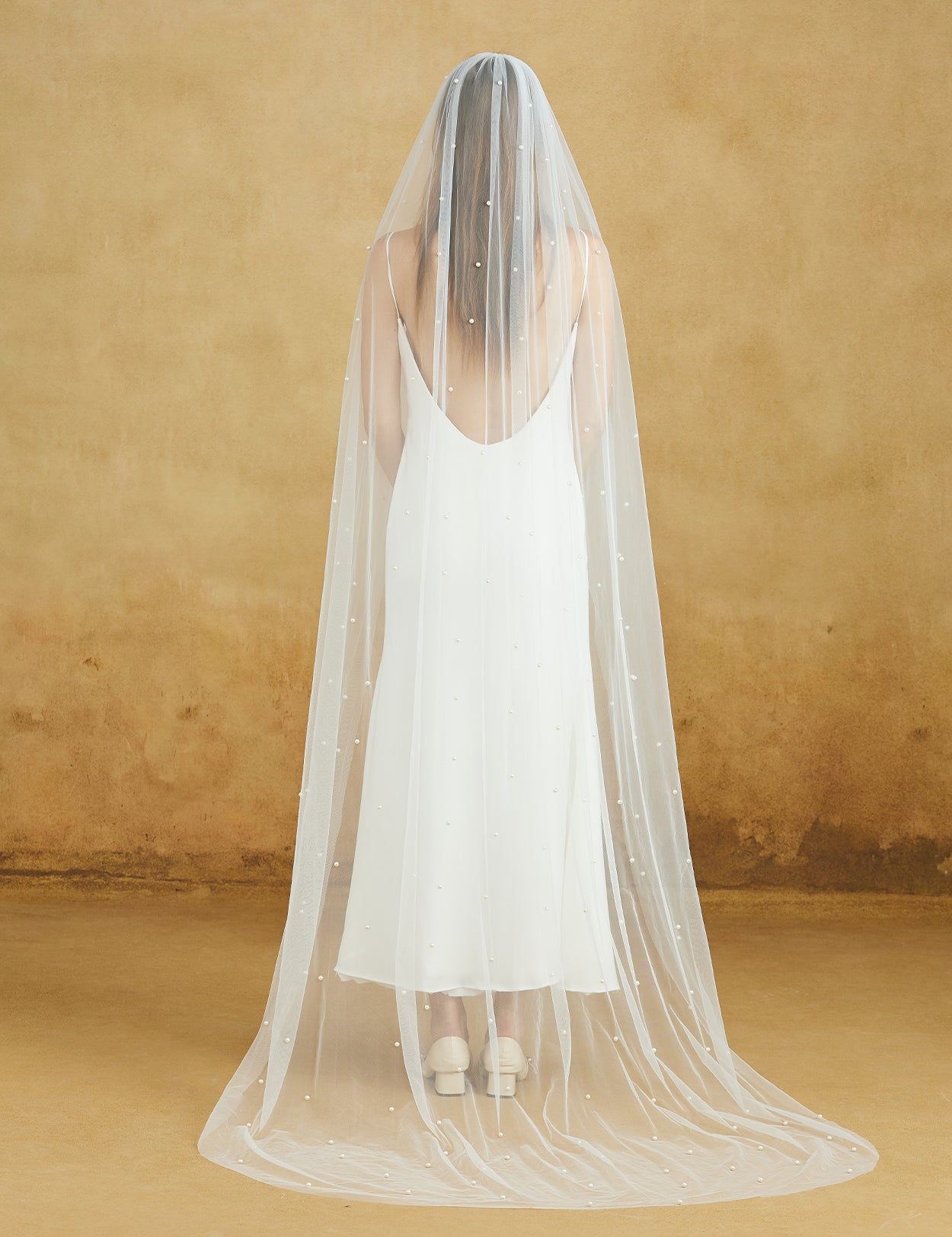 single layer pearl bridal veil with metal comb