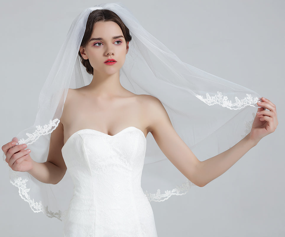 Wedding Bridal Veil with Comb 1 Tier Lace Applique Edge Fingertip Length 36"-V71